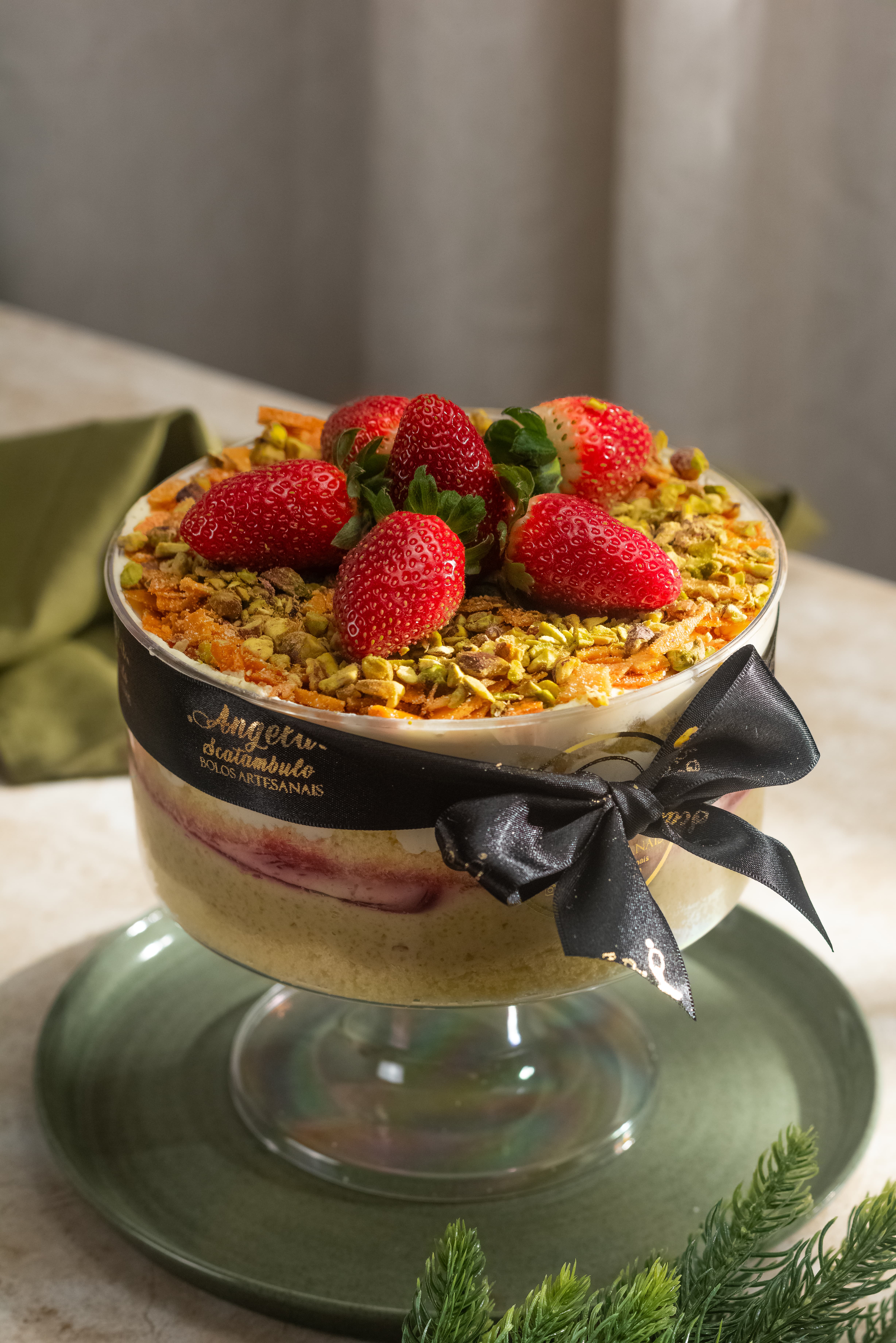 Bolo Pistache com Frutas Vermelhas